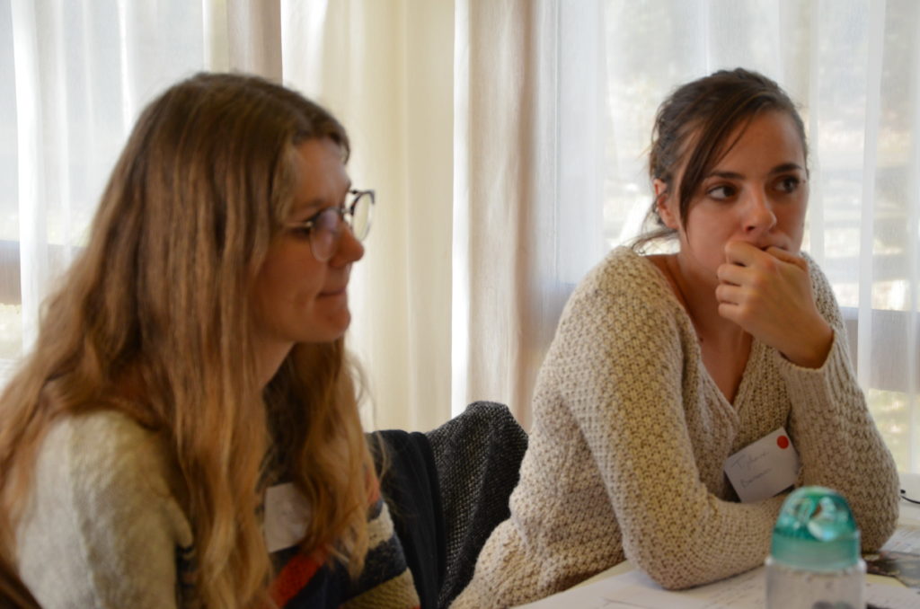 Des étudiantes en réflexion lors d'un cours à l'UPVD Mende.